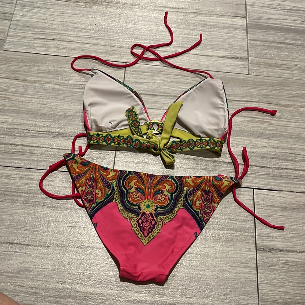 Bikini - Picture 4 of 6